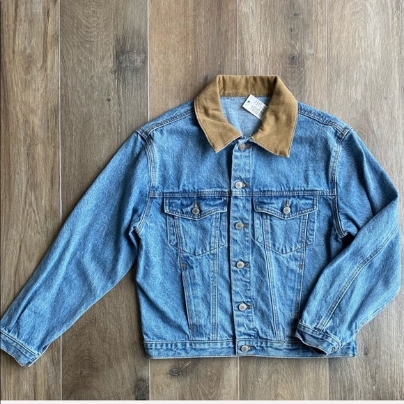 ⭐️HOST PICK⭐️ Brandy Melville Kaylee Denim jacket - Picture 5 of 6